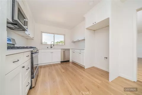Kitchen - 14387 Jicarilla Rd, Apple Valley, CA 92307 photo 2 of 2