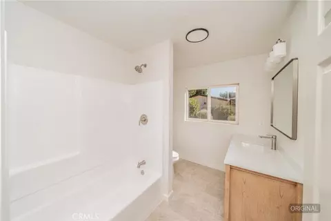 Bath - 14387 Jicarilla Rd, Apple Valley, CA 92307 photo 2 of 4