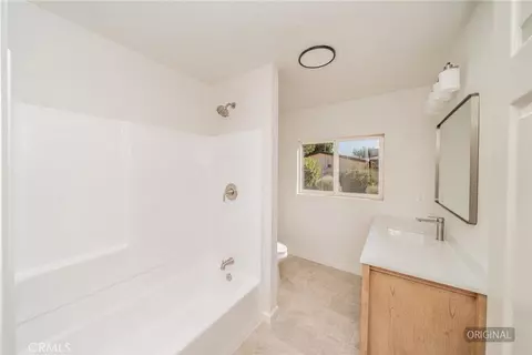 Bath - 14387 Jicarilla Rd, Apple Valley, CA 92307 photo 2 of 4
