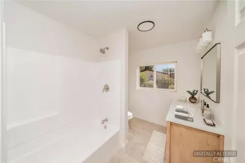 Bath - 14387 Jicarilla Rd, Apple Valley, CA 92307 photo 1 of 4