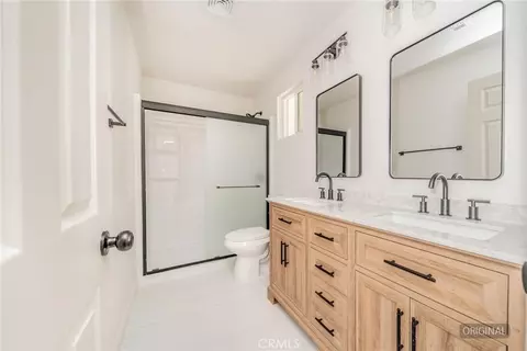 Bath - 14387 Jicarilla Rd, Apple Valley, CA 92307 photo 4 of 4
