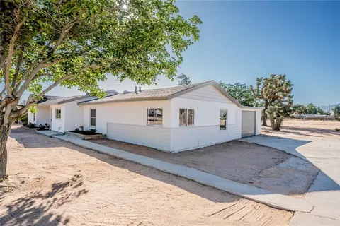 Exterior - 14387 Jicarilla Rd, Apple Valley, CA 92307 photo 3 of 4