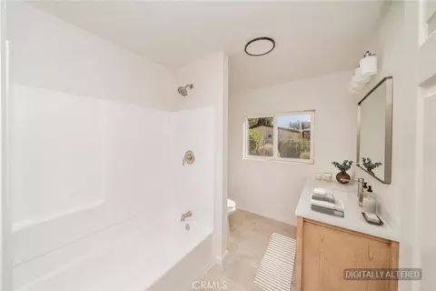 Bath - 14387 Jicarilla Rd, Apple Valley, CA 92307 photo 1 of 4