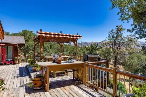 Exterior - 24087 Clover Spg, Tehachapi, CA 93561 photo 8 of 11