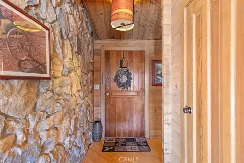 Entry Way - 24087 Clover Spg, Tehachapi, CA 93561 photo 2 of 10