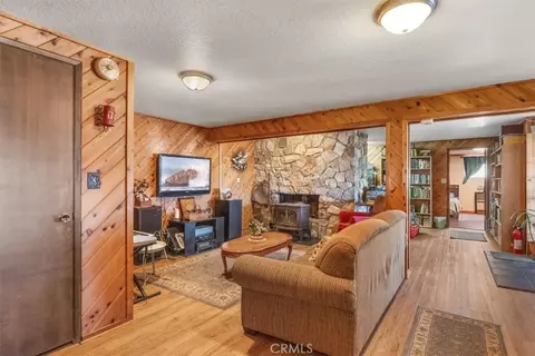 Living - 24087 Clover Spg, Tehachapi, CA 93561 photo 3 of 4