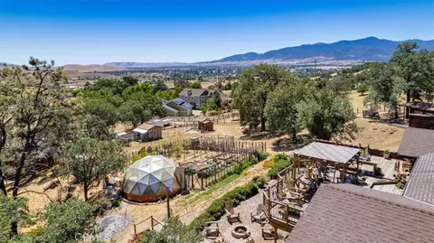 View/Area - 24087 Clover Spg, Tehachapi, CA 93561 photo 1 of 5
