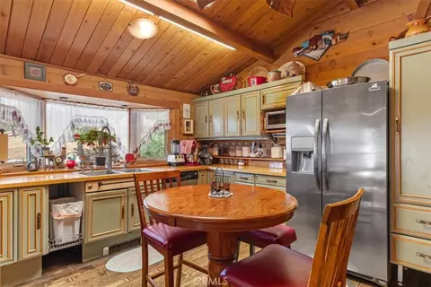 Kitchen - 24087 Clover Spg, Tehachapi, CA 93561 photo 2 of 8