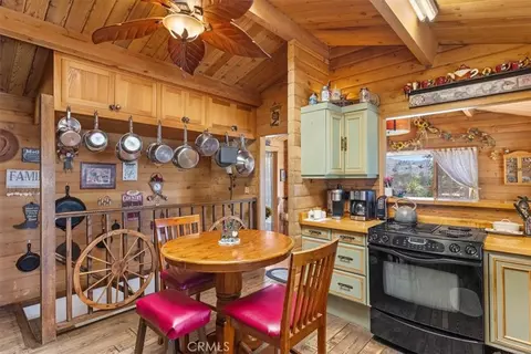 Kitchen - 24087 Clover Spg, Tehachapi, CA 93561 photo 5 of 8