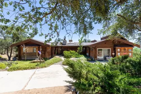 Exterior - 24087 Clover Spg, Tehachapi, CA 93561 photo 2 of 11