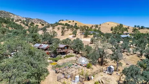 View/Area - 24087 Clover Spg, Tehachapi, CA 93561 photo 2 of 5