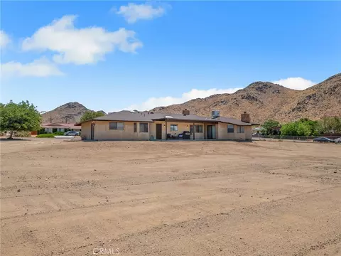 Exterior - 19456 Saint Timothy Ln, Apple Valley, CA 92307 photo 4 of 5