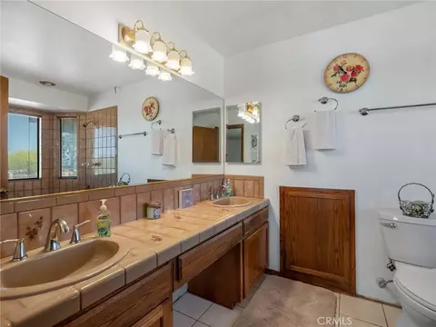 Bath - 19456 Saint Timothy Ln, Apple Valley, CA 92307 photo 2 of 3