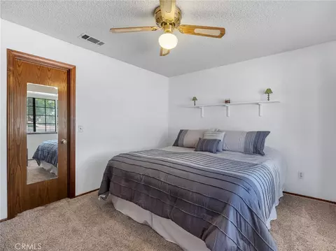 Bedroom - 19456 Saint Timothy Ln, Apple Valley, CA 92307 photo 4 of 6