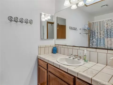 Bath - 19456 Saint Timothy Ln, Apple Valley, CA 92307 photo 1 of 3