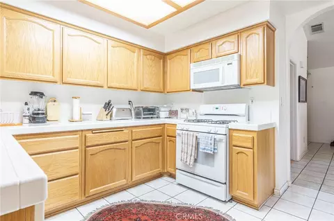 Kitchen - 19581 Saint Andrews Way, Apple Valley, CA 92308 photo 2 of 5