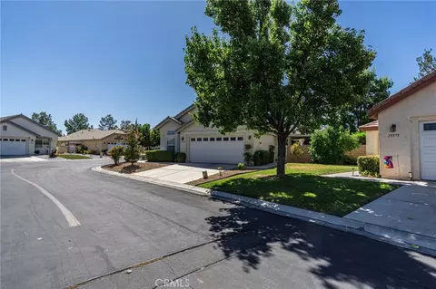 Exterior - 19581 Saint Andrews Way, Apple Valley, CA 92308 photo 3 of 10