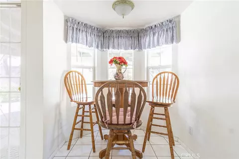 Dining - 19581 Saint Andrews Way, Apple Valley, CA 92308 photo 4 of 4
