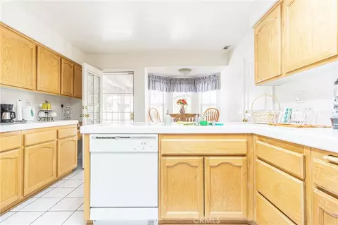 Kitchen - 19581 Saint Andrews Way, Apple Valley, CA 92308 photo 4 of 5