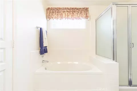 Bath - 19581 Saint Andrews Way, Apple Valley, CA 92308 photo 2 of 6