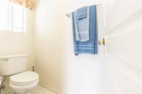 Bath - 19581 Saint Andrews Way, Apple Valley, CA 92308 photo 4 of 6