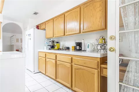 Kitchen - 19581 Saint Andrews Way, Apple Valley, CA 92308 photo 5 of 5