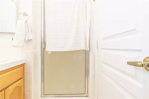 Bath - 19581 Saint Andrews Way, Apple Valley, CA 92308 photo 5 of 6