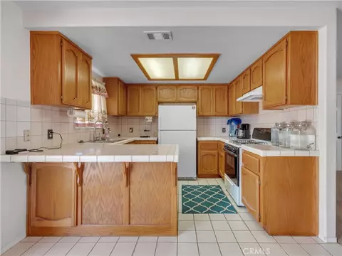 Kitchen - 8756 Oakwood, Hesperia, CA 92345 photo 3 of 3