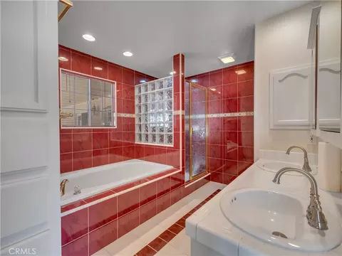 Bath - 8756 Oakwood, Hesperia, CA 92345 photo 4 of 8