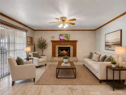 Living - 8756 Oakwood, Hesperia, CA 92345 photo 3 of 7