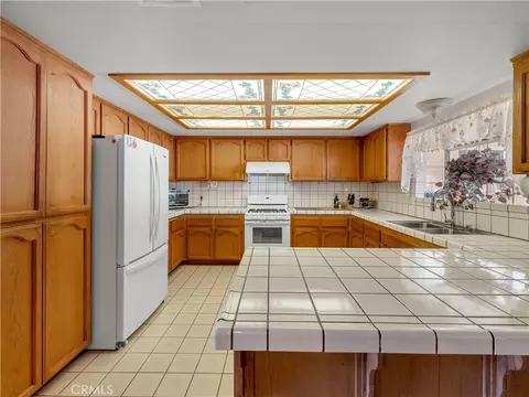Kitchen - 8756 Oakwood, Hesperia, CA 92345 photo 1 of 3