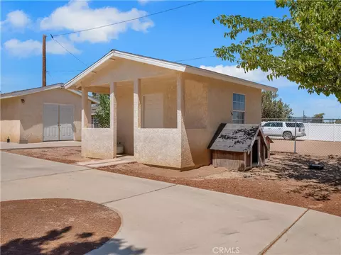 Exterior - 8756 Oakwood, Hesperia, CA 92345 photo 6 of 9