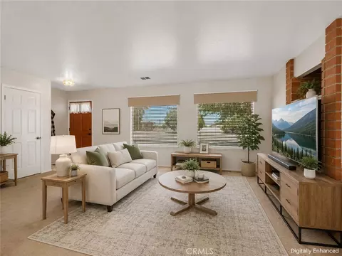 Living - 8756 Oakwood, Hesperia, CA 92345 photo 4 of 6