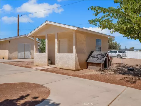 Exterior - 8756 Oakwood, Hesperia, CA 92345 photo 5 of 8