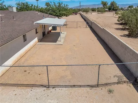 Exterior - 8756 Oakwood, Hesperia, CA 92345 photo 8 of 9