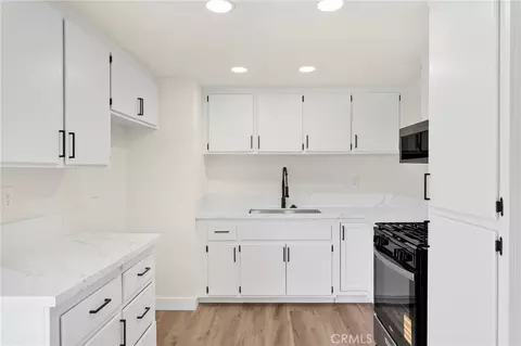 Kitchen - 6919 Coriander, Oak Hills, CA 92344 photo 1 of 3