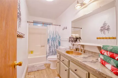 Bath - 779 Oriole, Wrightwood, CA 92397 photo 2 of 6