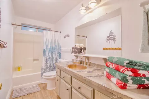 Bath - 779 Oriole, Wrightwood, CA 92397 photo 3 of 6