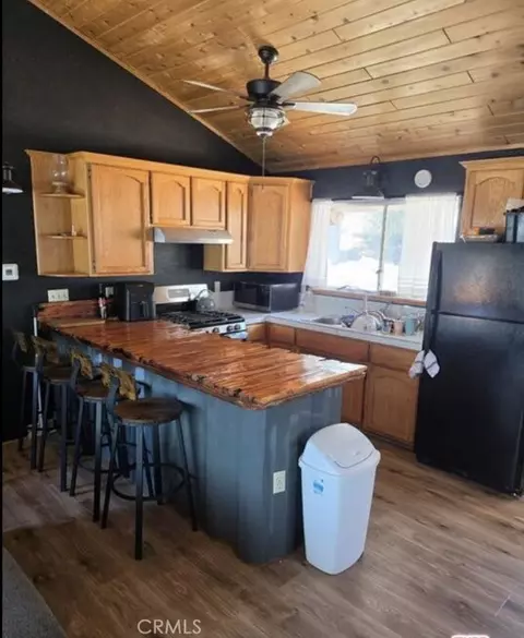 Kitchen - 46354 Vale Dr, Big Bear City, CA 92314 photo 1 of 1