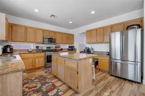Kitchen - 14435 Arthur, Oak Hills, CA 92344 photo 1 of 2
