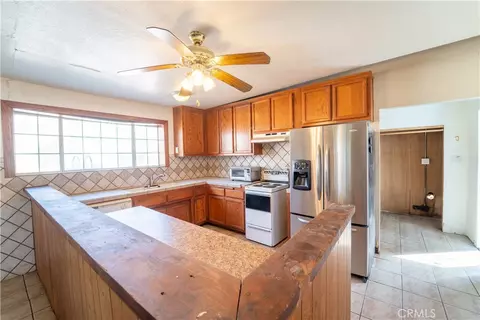 Kitchen - 8390 Milpas, Apple Valley, CA 92308 photo 3 of 3