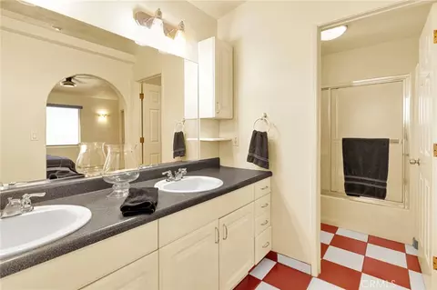Bath - 11590 Peach, Hesperia, CA 92345 photo 4 of 5