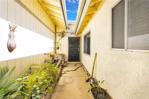 Entry Way - 11590 Peach, Hesperia, CA 92345 photo 3 of 3
