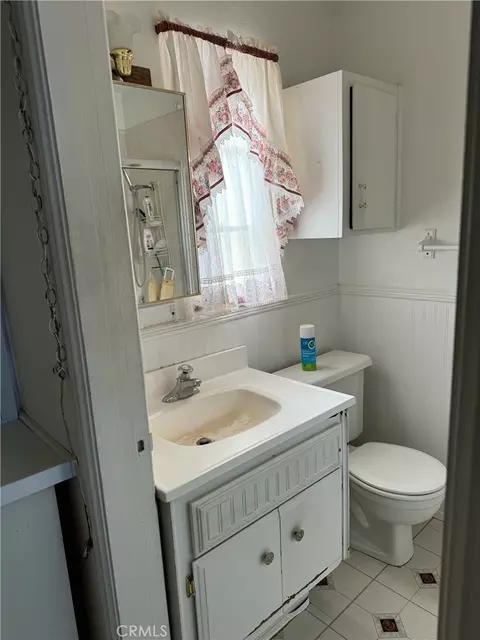 Bath - 9432 Mountain Rd, Pinon Hills, CA 92372 photo 1 of 1