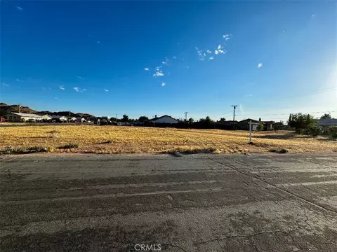 154 Broken Bow Rd, Apple Valley, CA 92307
