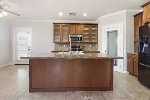 Kitchen - 1160 Madrona, Barstow, CA 92311 photo 2 of 3
