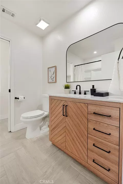 Bath - 14204 Tehachapi Rd, Apple Valley, CA 92307 photo 2 of 7