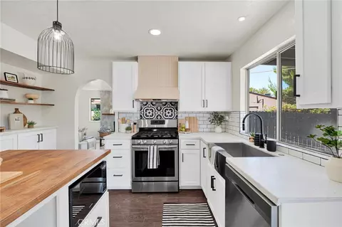 Kitchen - 14204 Tehachapi Rd, Apple Valley, CA 92307 photo 4 of 5