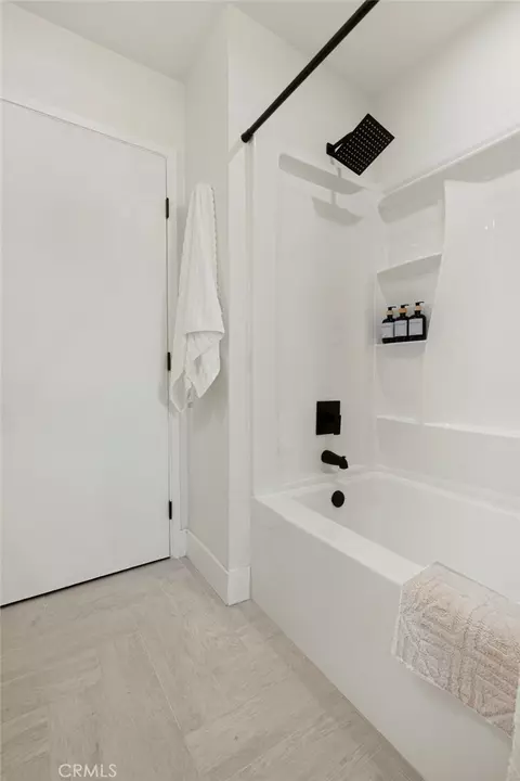 Bath - 14204 Tehachapi Rd, Apple Valley, CA 92307 photo 4 of 7