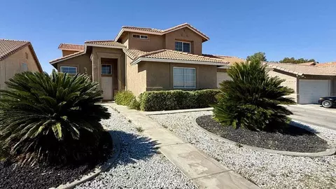 13776 Foxfire Rd, Victorville, CA 92392